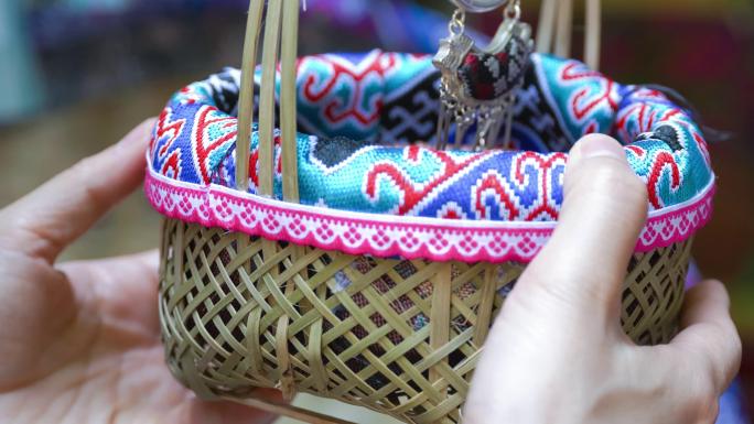 壮锦壮绣，壮族手工艺品，绣球