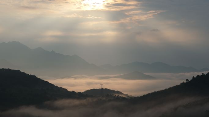 山间云雾缭绕素材