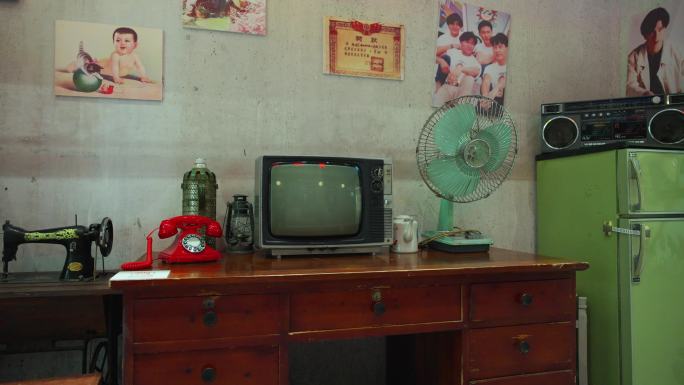 7080年代生活用品电视机收音机缝纫机
