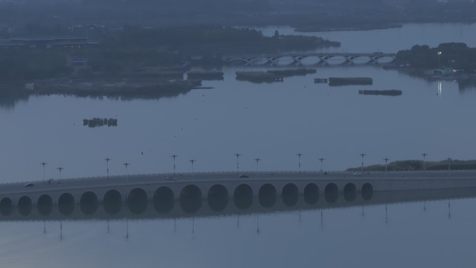 宁夏银川阅海万家阅海湖落日凤凰桥蓝调时刻