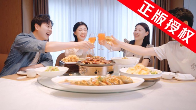 朋友聚会 吃海鲜 享受美食