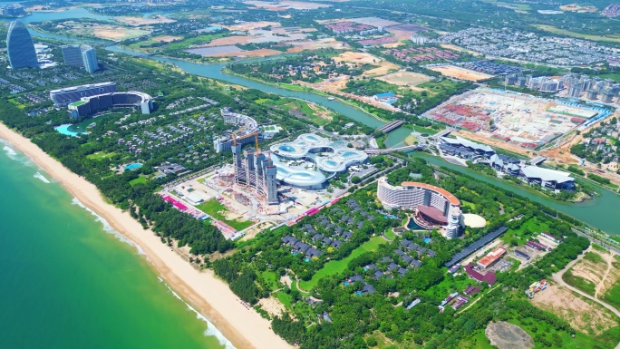 海南三亚海棠湾国家海岸线上的酒店建筑群