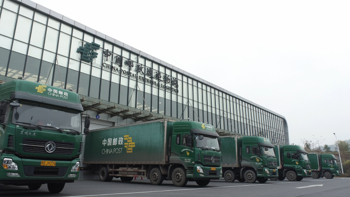 4K中国邮政物流车队 仓库传送带分拣扫码