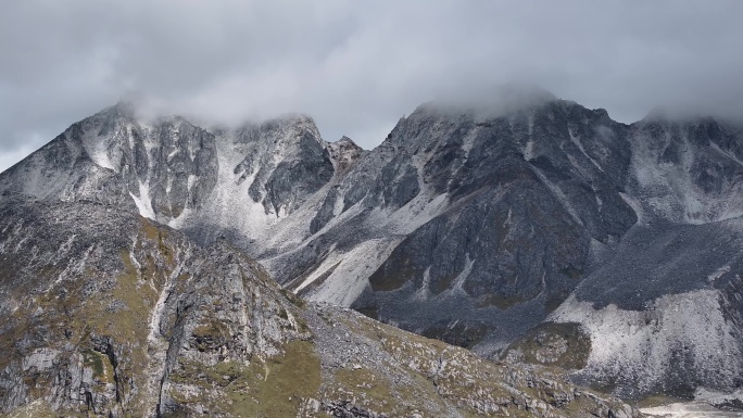 西藏山南市洛扎县贡嘎措航拍