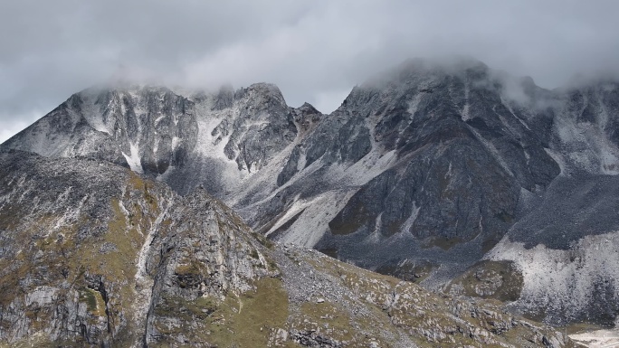 西藏山南市洛扎县贡嘎措航拍