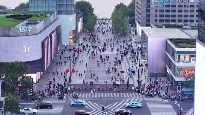 杭州湖滨银泰平海路步行街逛街城市生活航拍