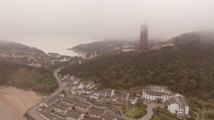普陀山万佛宝塔大雾航拍