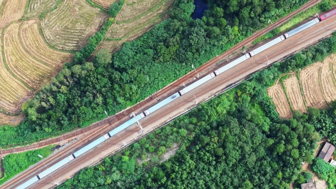 乡村振兴田野与运输铁路火车轨道航拍