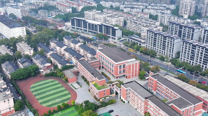 南京栖霞区迈皋桥小学：航拍视角