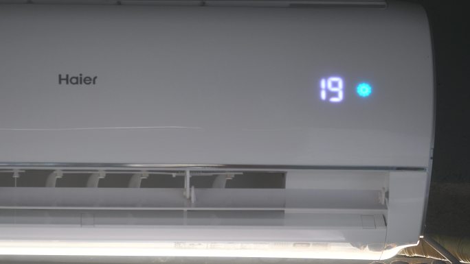 开空调关空调遥控调节温度调高温度调低温度