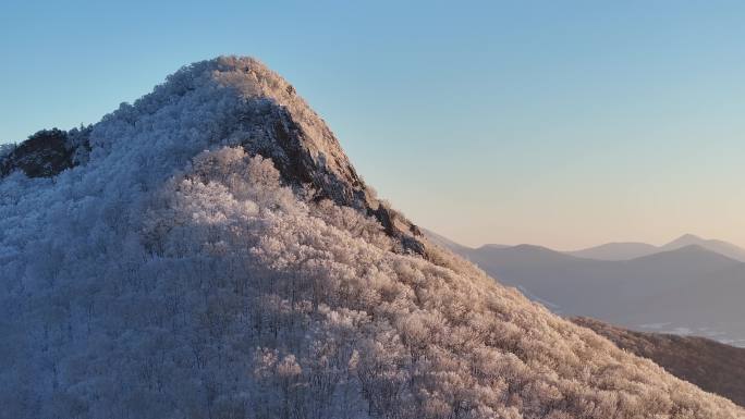 冬天 下雪 山峰 东北