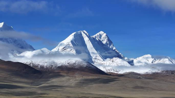 西藏日喀则卓木拉日雪山九星连湖航拍