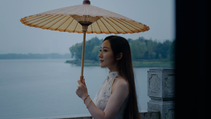 烟雨江南古镇下雨旗袍打伞古风