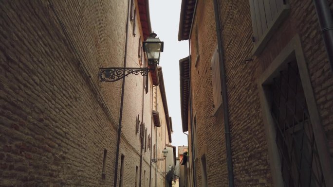 Old Town Street，网址:Forlì