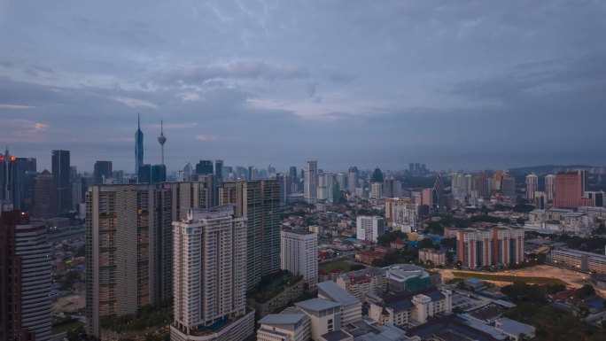 马来西亚国家石油公司的双子塔和吉隆坡的摩天大楼