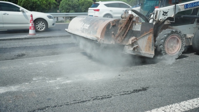 高速公路铺沥青修路养护