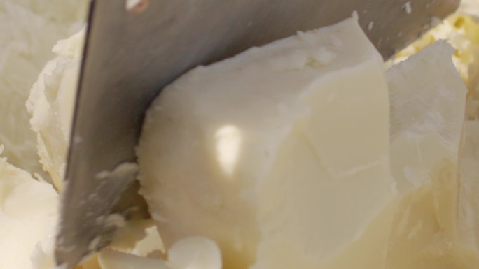 大块牛油 劈砍牛油 点火 大锅炼牛油