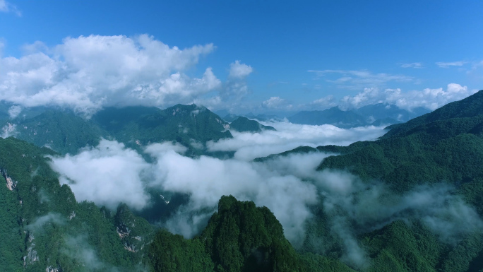 大山群山高山山峦云海穿越云雾缭绕壮丽风景