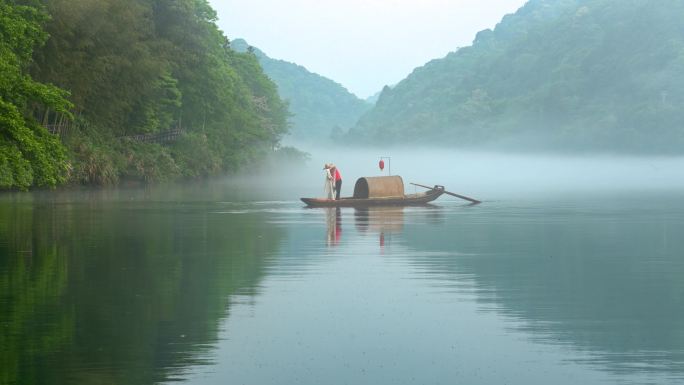 郴州东江湖捕鱼撒网