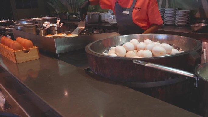 酒店国际自助早餐。