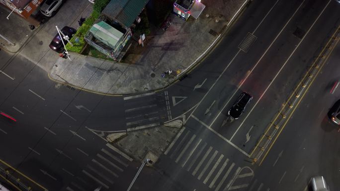 凤岗金凤凰夜晚十字路口车流延时拍摄