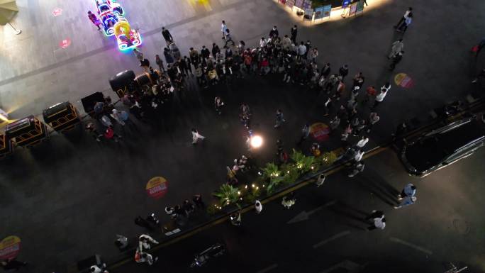 街边拍摄现场夜景航拍 (2)
