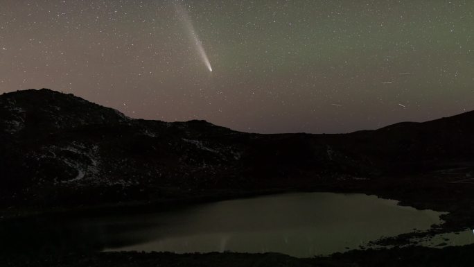 夜空中的彗星亮星