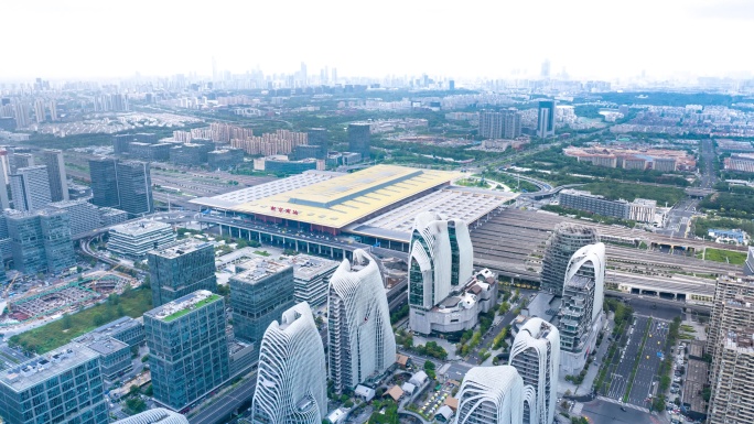 南京南站南广场高铁疾驰全景延时