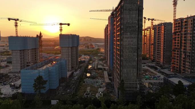江宁崛起：金色夕阳下的建筑交响曲