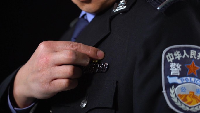 4K-公安警察形象整理警服警帽抚摸警旗