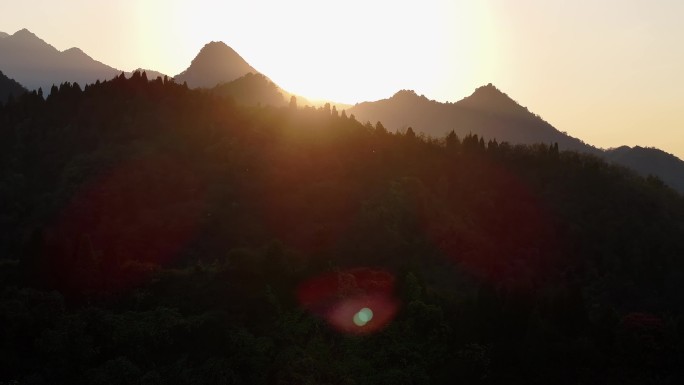 大山日出晚霞