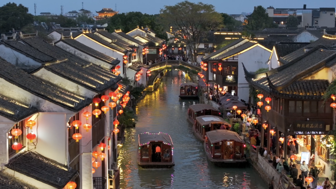 苏州山塘街夜景 节假日人流 江南水乡