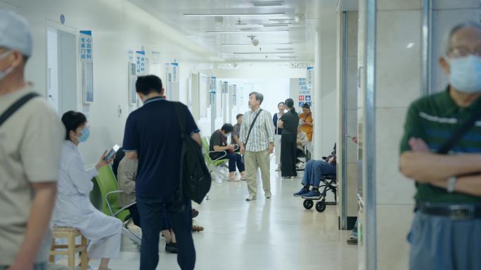 医院人来人往、繁忙、医院大厅、医院排队