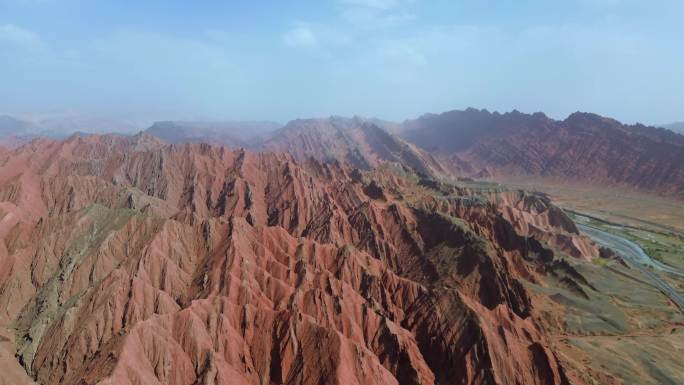 4K航拍短片.独库公路红山石林与河谷一
