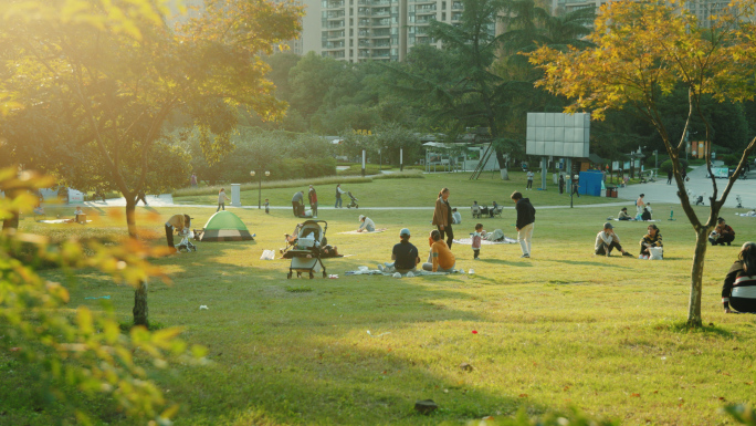 城市公园幸福生活