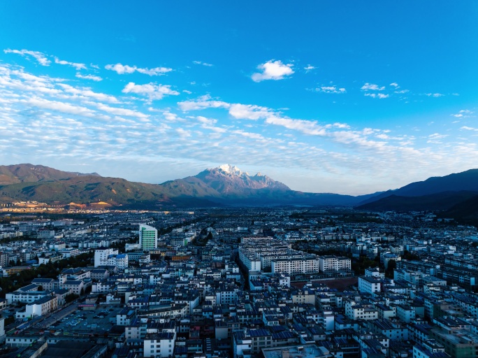 云南丽江早晨玉龙雪山日出大范围延时
