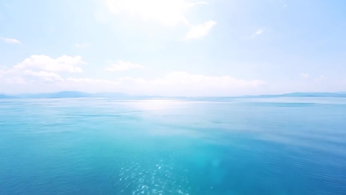 蔚蓝色的海面 蓝蓝的天空