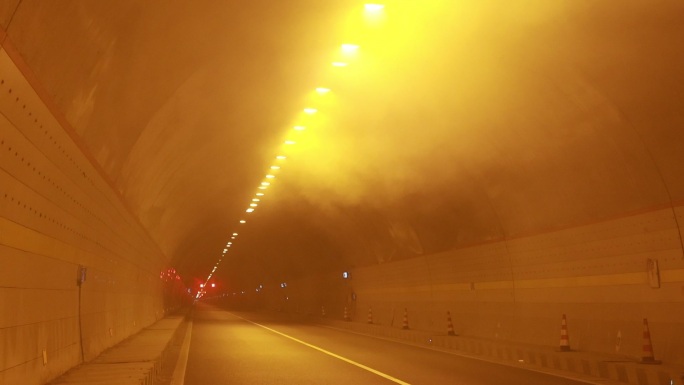 高速公路隧道烟雾