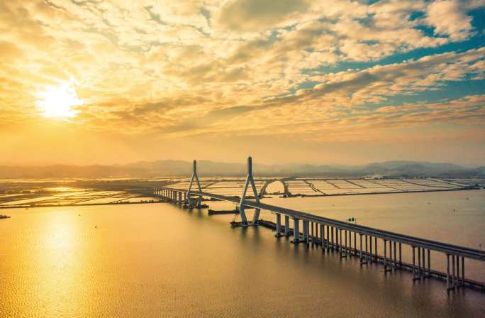 汕头航拍金潮大桥高速公路云隙光耶稣光延时