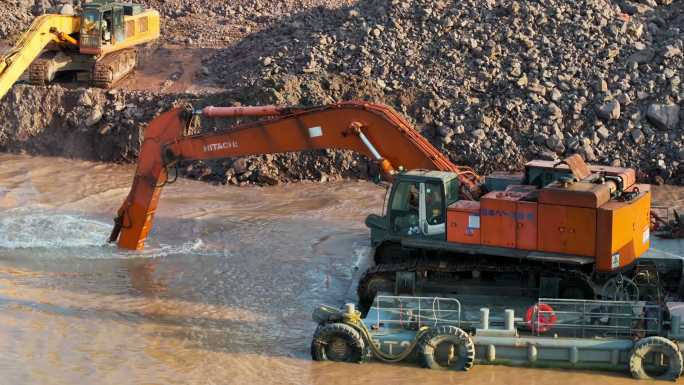 运河建设 航道疏浚挖泥船只施工 水上挖机