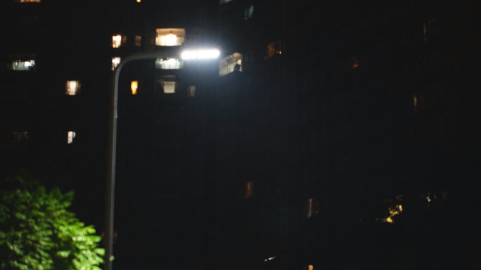 深夜安静小区路灯万家灯火