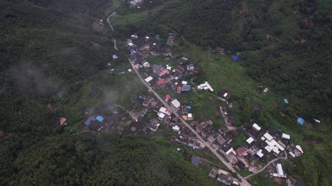 大山小村落