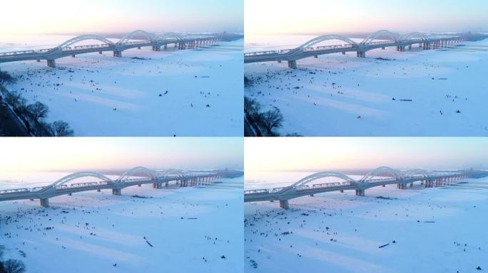 航拍哈尔滨冬天网红铁路桥 松花江面游玩
