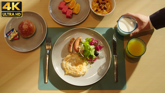 健康丰盛早餐 牛奶鸡蛋水果