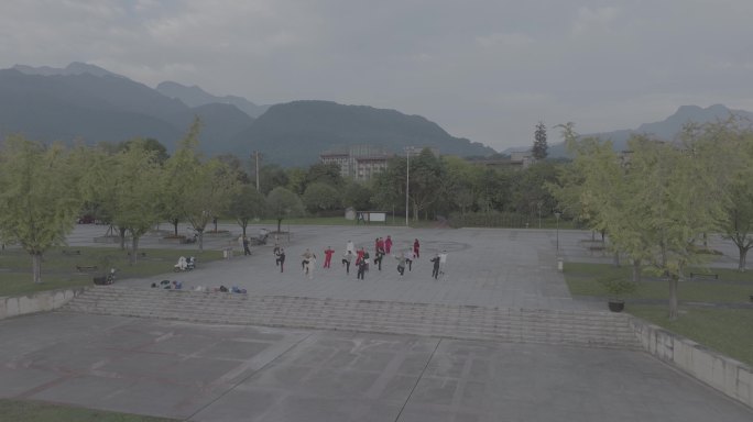 峨眉山峨秀湖日出朝霞灰片航拍5k