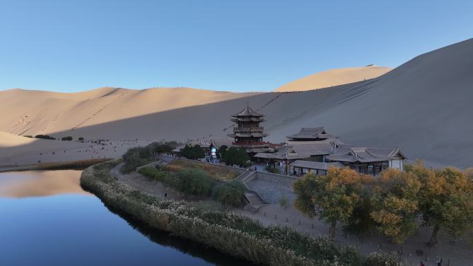 敦煌鸣沙山月牙泉