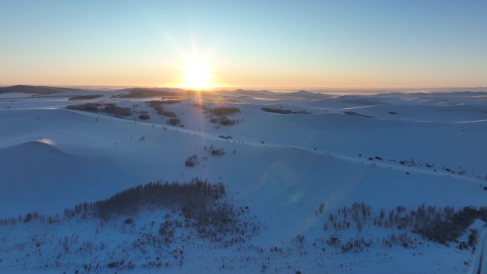 冬天积雪覆盖的山坡航拍