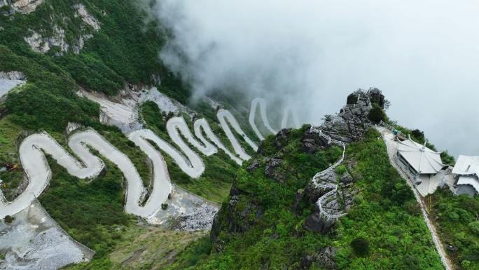 极致山路_东川紫霞宫_2024
