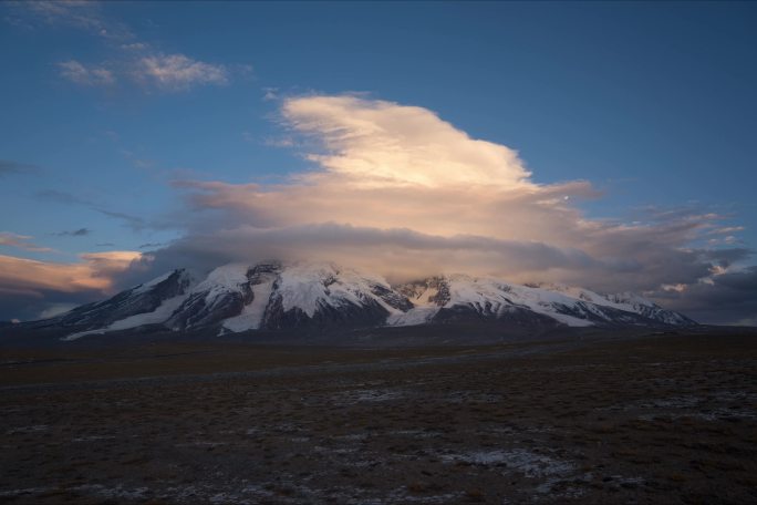 帕米尔高原慕士塔格峰雪山延时