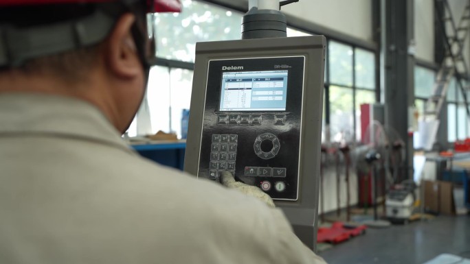 工厂 工人 做工 忙碌